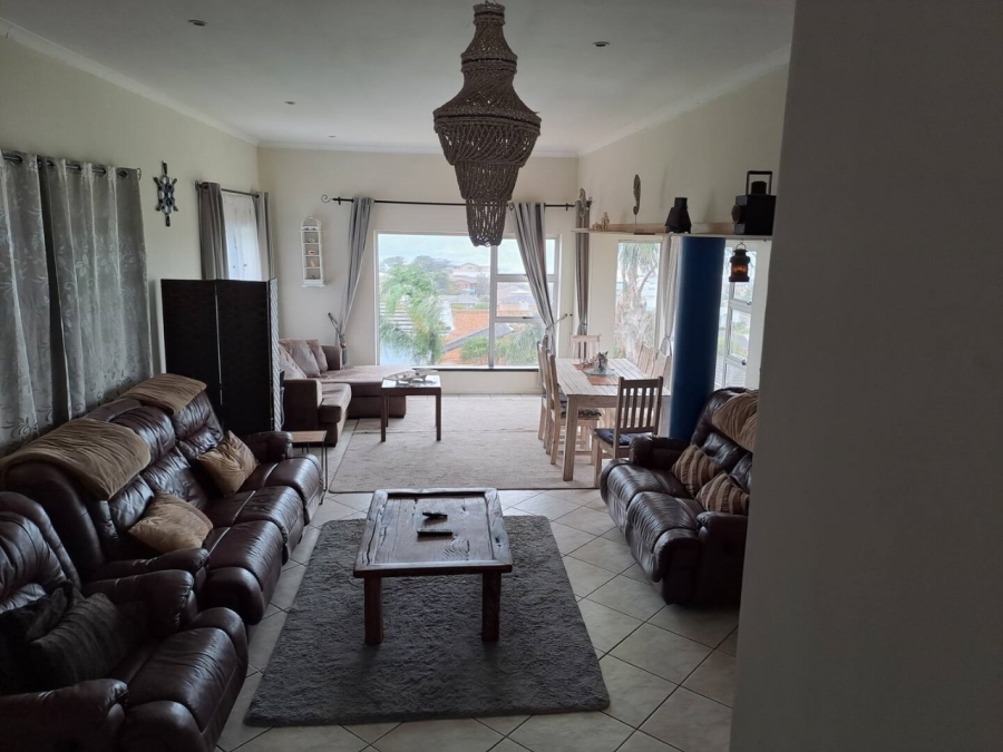 5 Bedroom Property for Sale in Wavecrest Eastern Cape